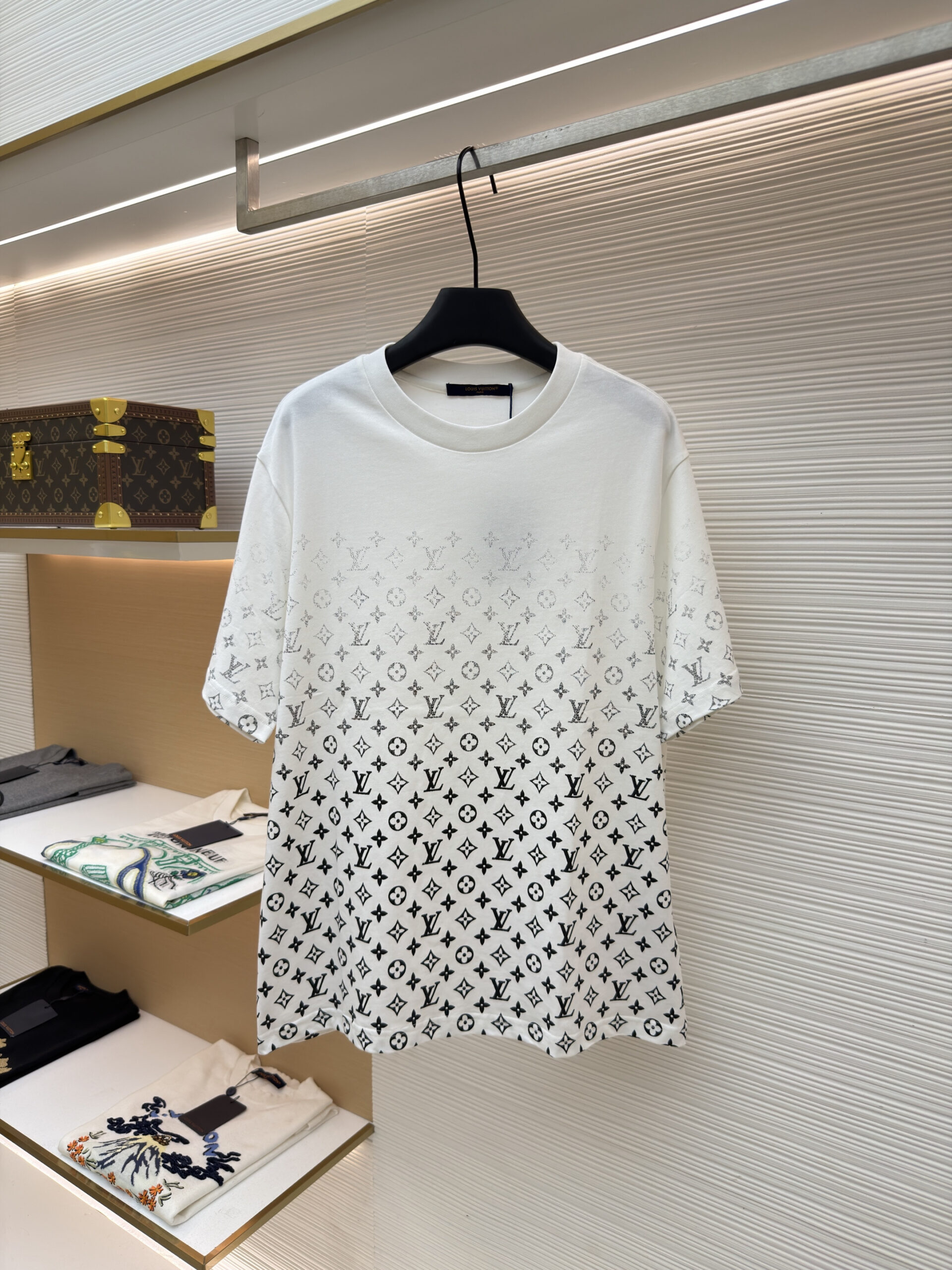 0_HDSavePhotos2-5-scaled-1.jpg Louis Vuitton T-shirt - Image 1