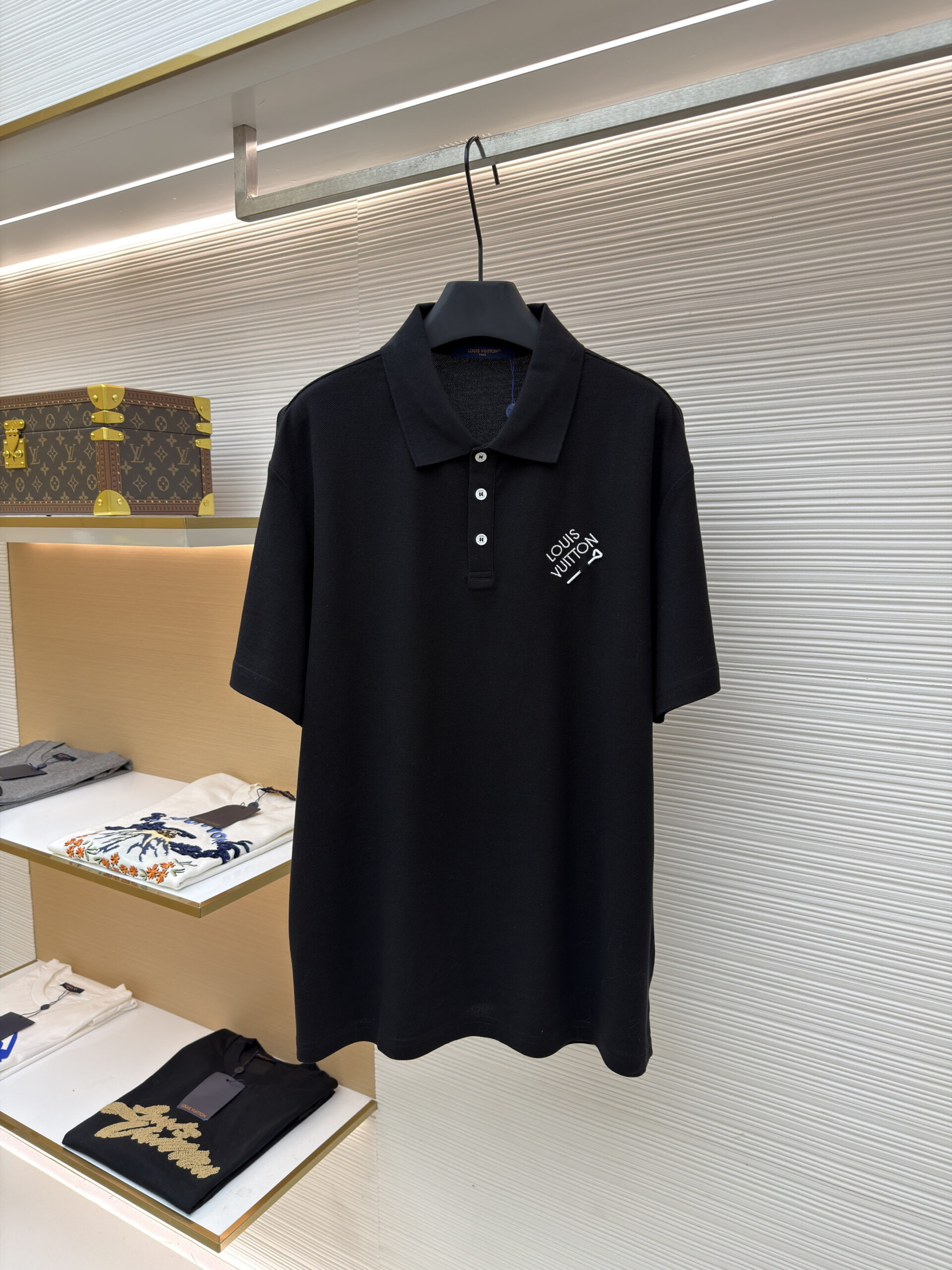 0_HDSavePhotos4-5-scaled-1.jpg Louis Vuitton T-shirt - Image 1