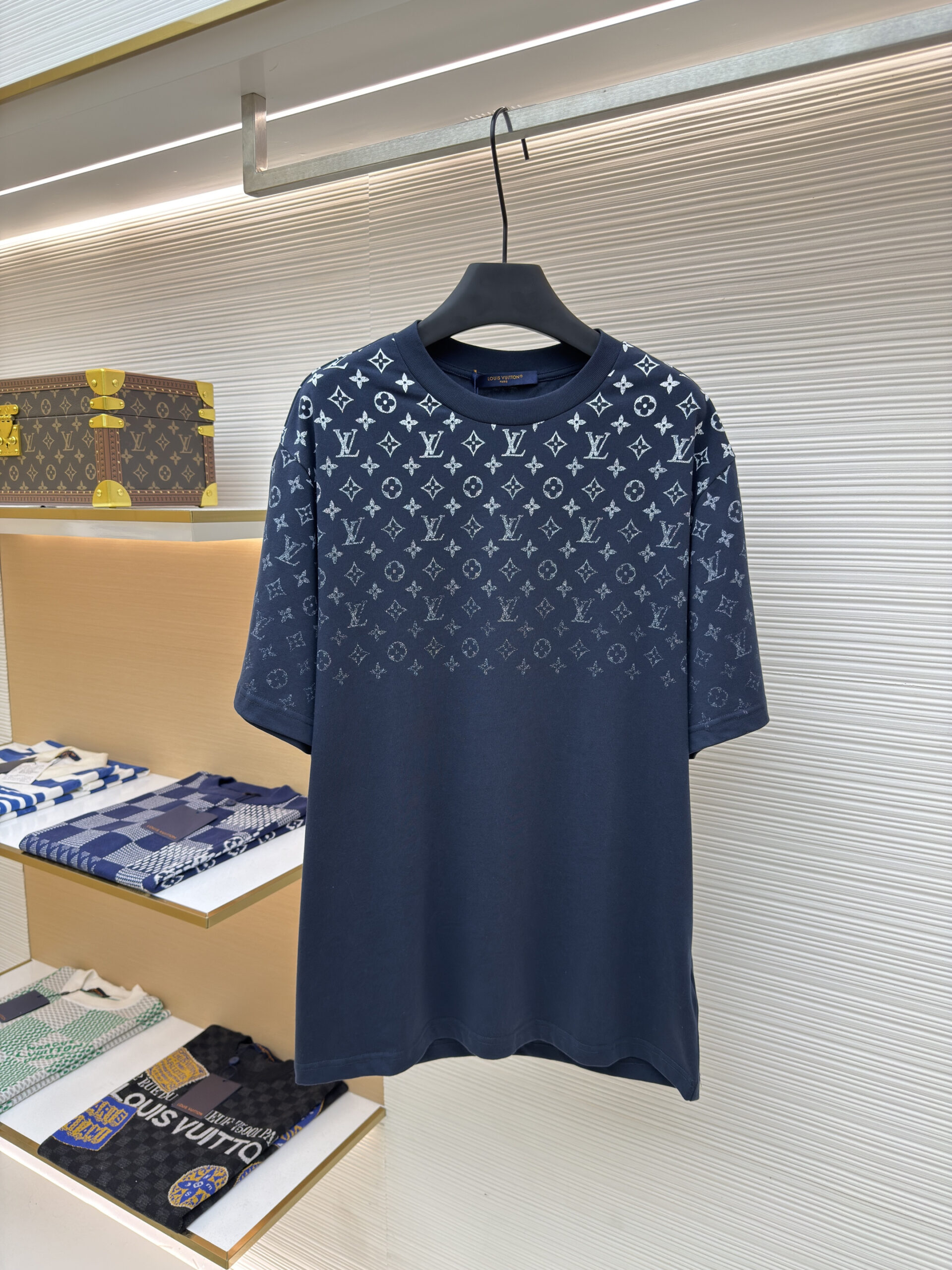 0_HDSavePhotos5-3-scaled-1.jpg Louis Vuitton T-shirt - Image 1