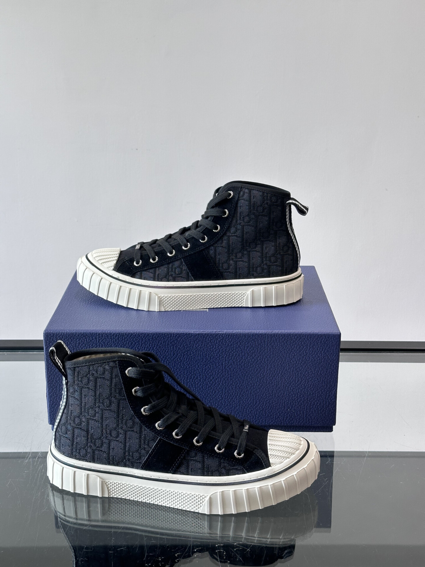 3_HDSavePhotos1-10.jpg Dior Hooper - Image 1