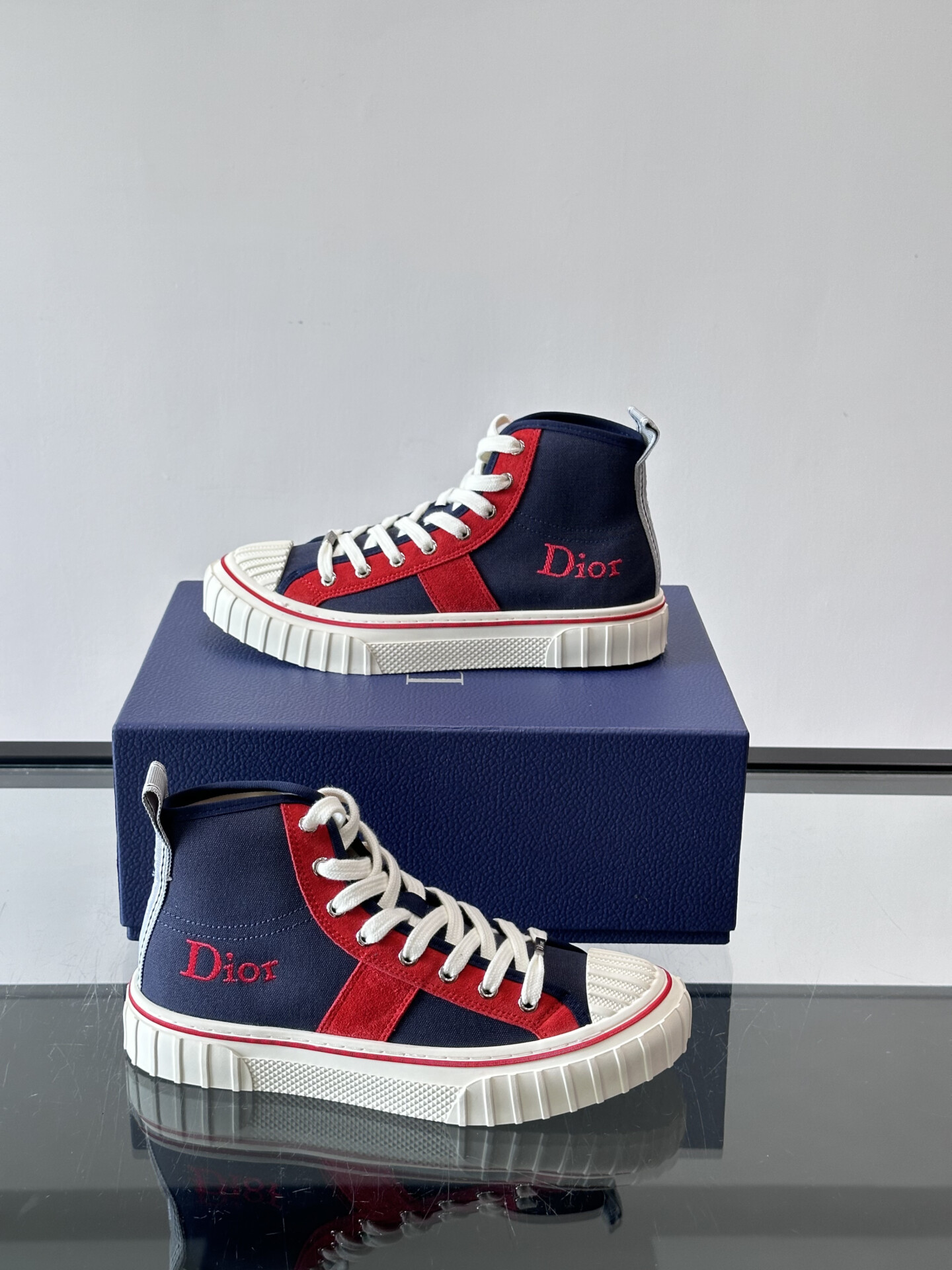 3_HDSavePhotos3-7.jpg Dior Hooper - Image 1